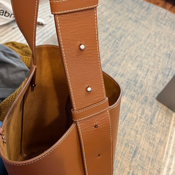 Lie Studio Norma Bucket Tote Bag Toffee Brown / Cognac - Picture 11 of 12